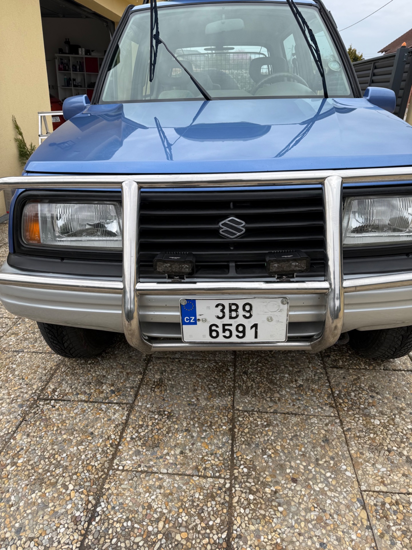 Suzuki na vnitřek a venek